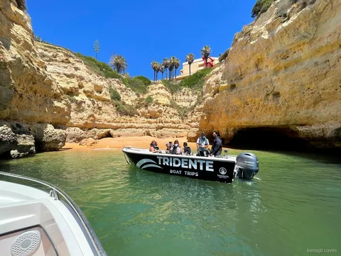 Arco di Albandeira visto durante il tour della grotta di Benagil e delle spiagge nascoste